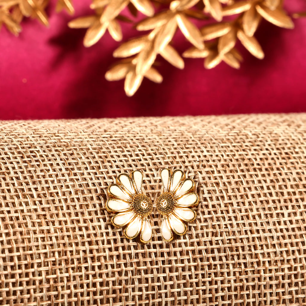 White Enamel Daisy Stud Earrings - 925 Silver (Gold Plated)