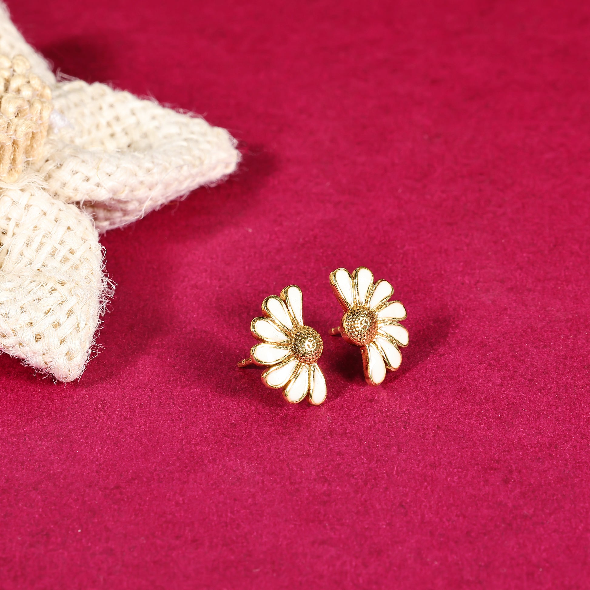 White Enamel Daisy Stud Earrings - 925 Silver (Gold Plated)