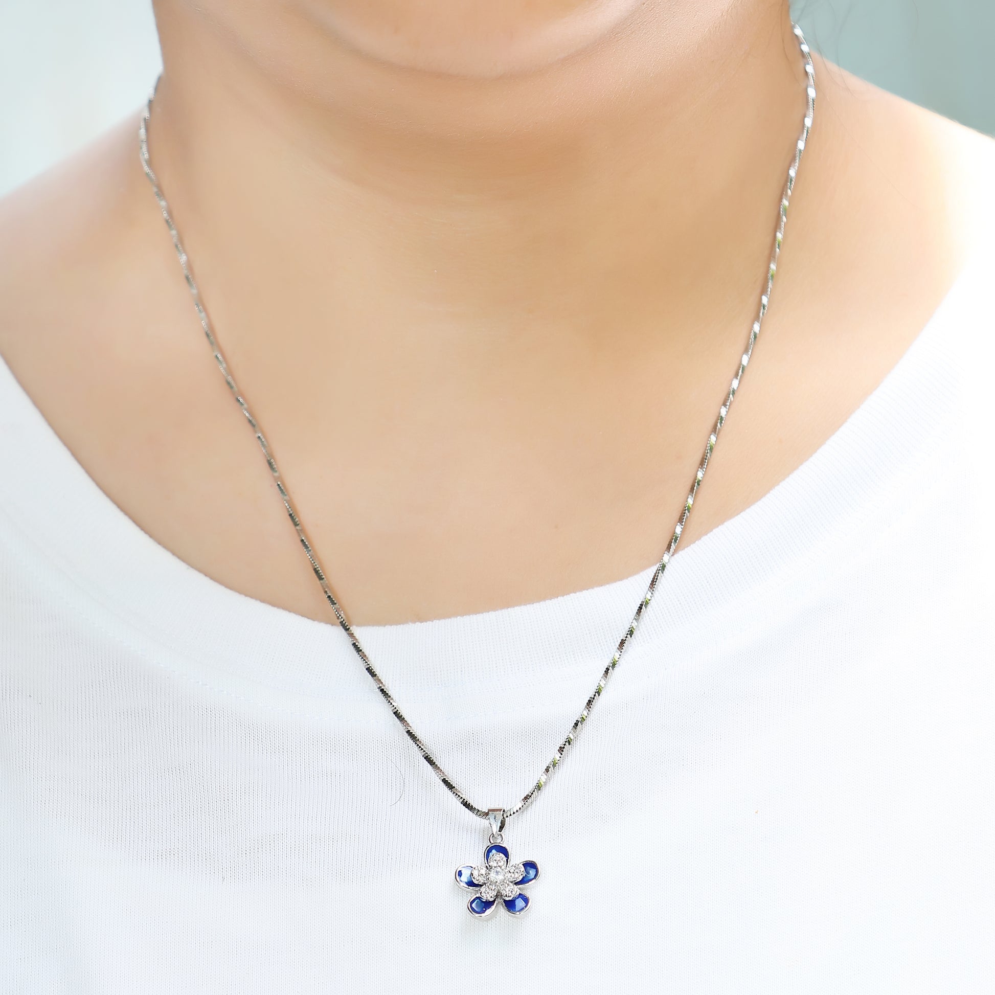 Sparkling Blue Daisy Necklace - 925 Sterling Silver