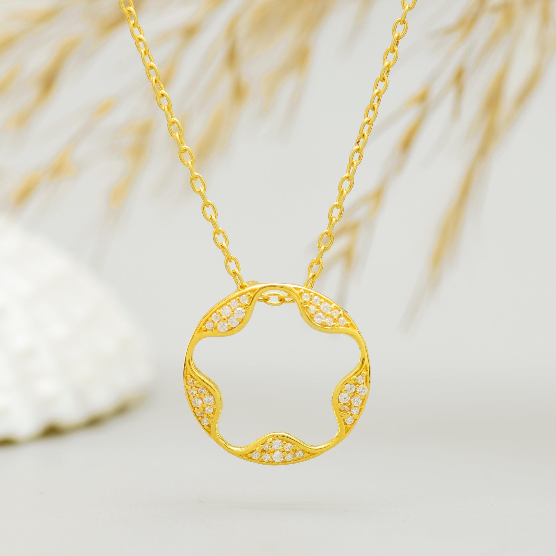 Gold Wavy Circle Pendant - 925 Silver