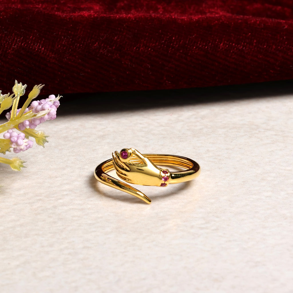 Silver Vintage Style Hand Hug Ring