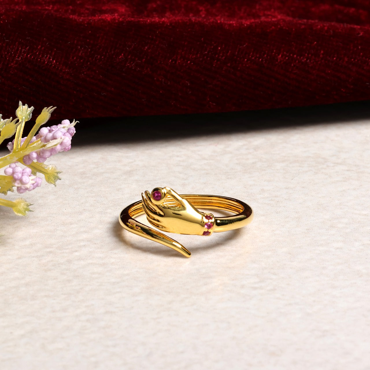 Silver Vintage Style Hand Hug Ring