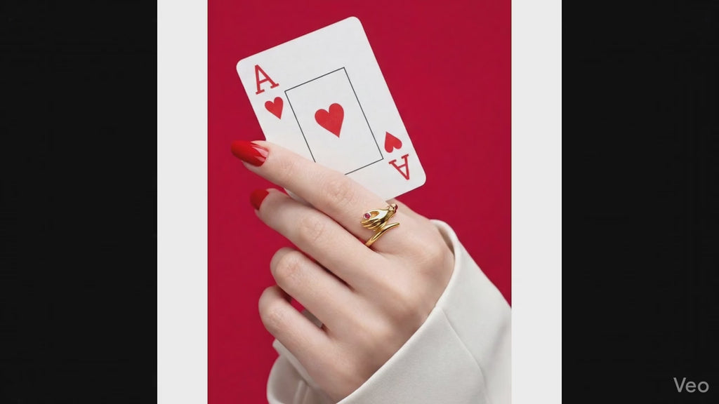 Silver Vintage Style Hand Hug Ring